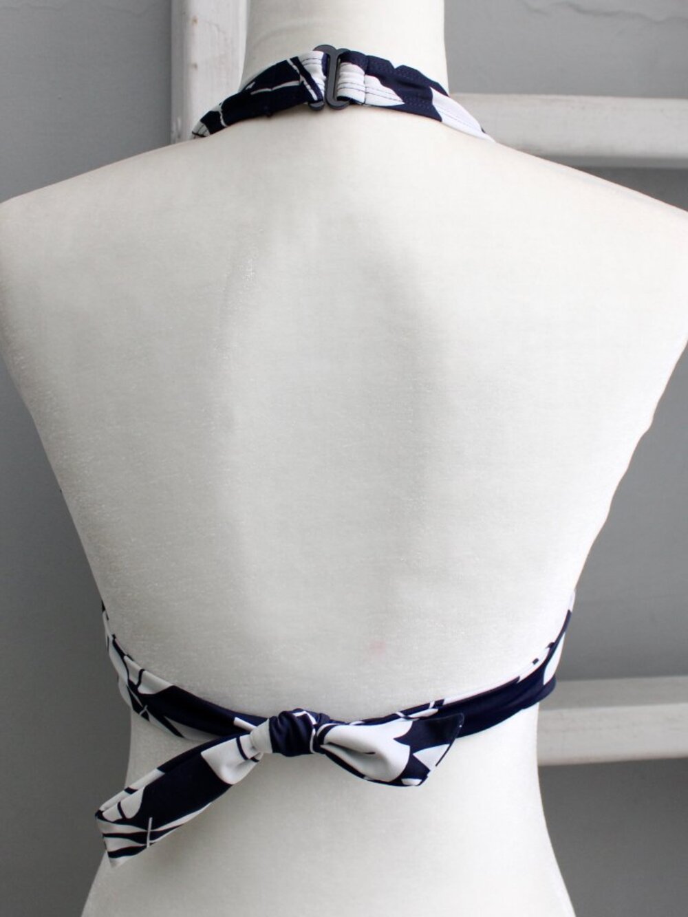 Cherokee VTG Y2K Coconut Girl Blue White Tropical Leaf Halter Bikini Top Small - Picture 3 of 5